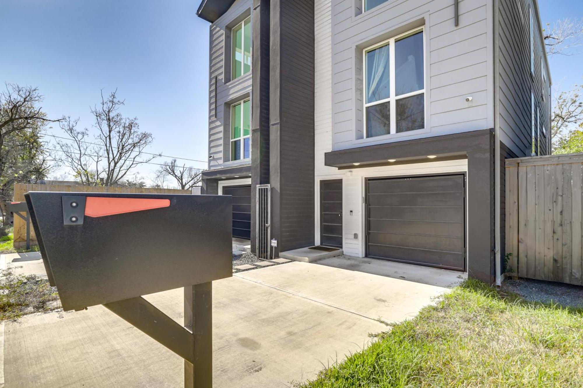3 Mi To Dtwn Modern Townhome With Yard In Houston Exterior foto